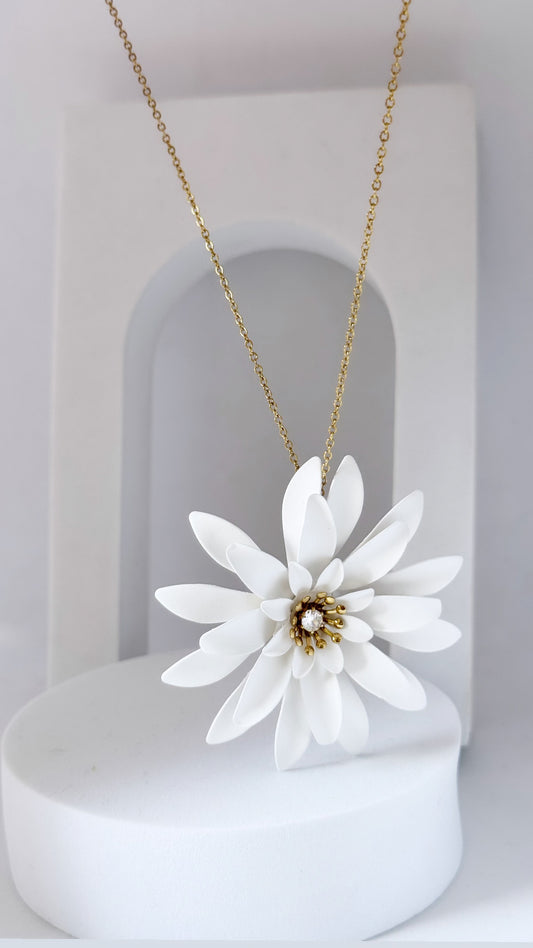 Collier Summer Doll